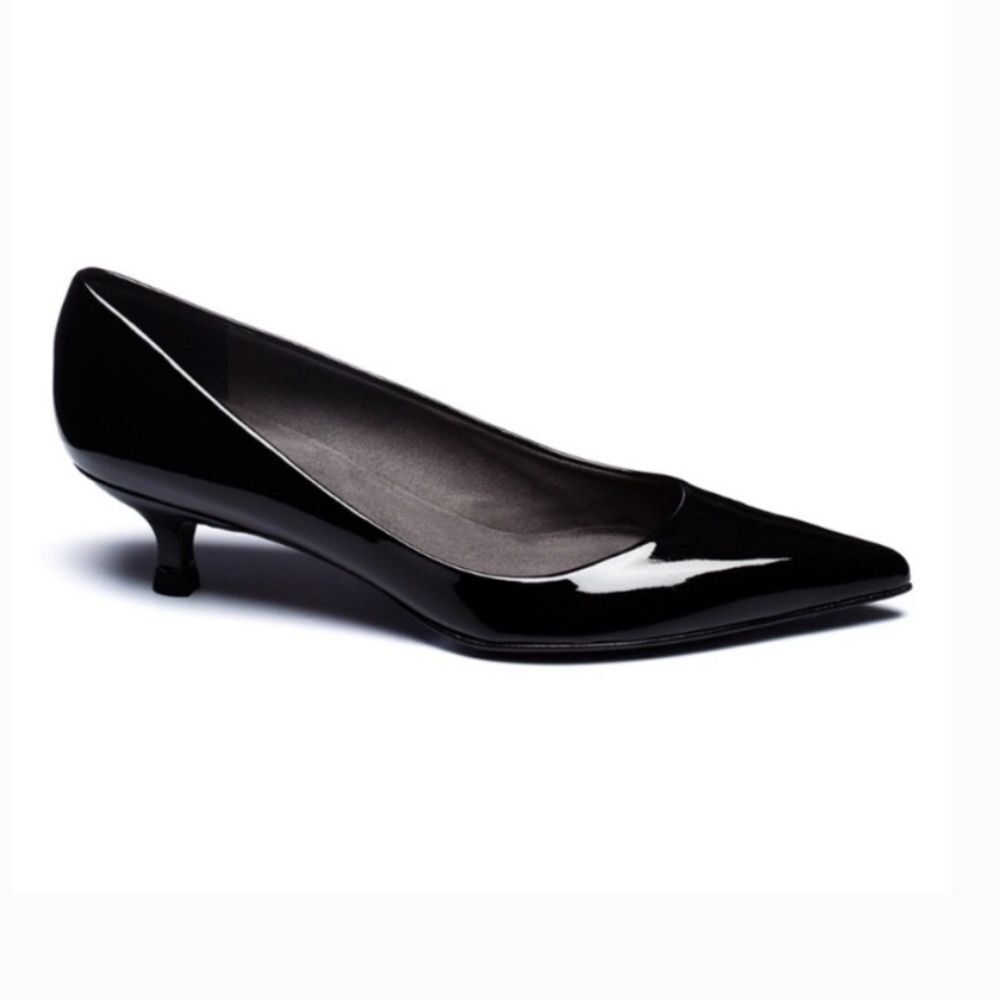 Stuart Weitzman Poco Black Patent Kitten Heel 8.5N